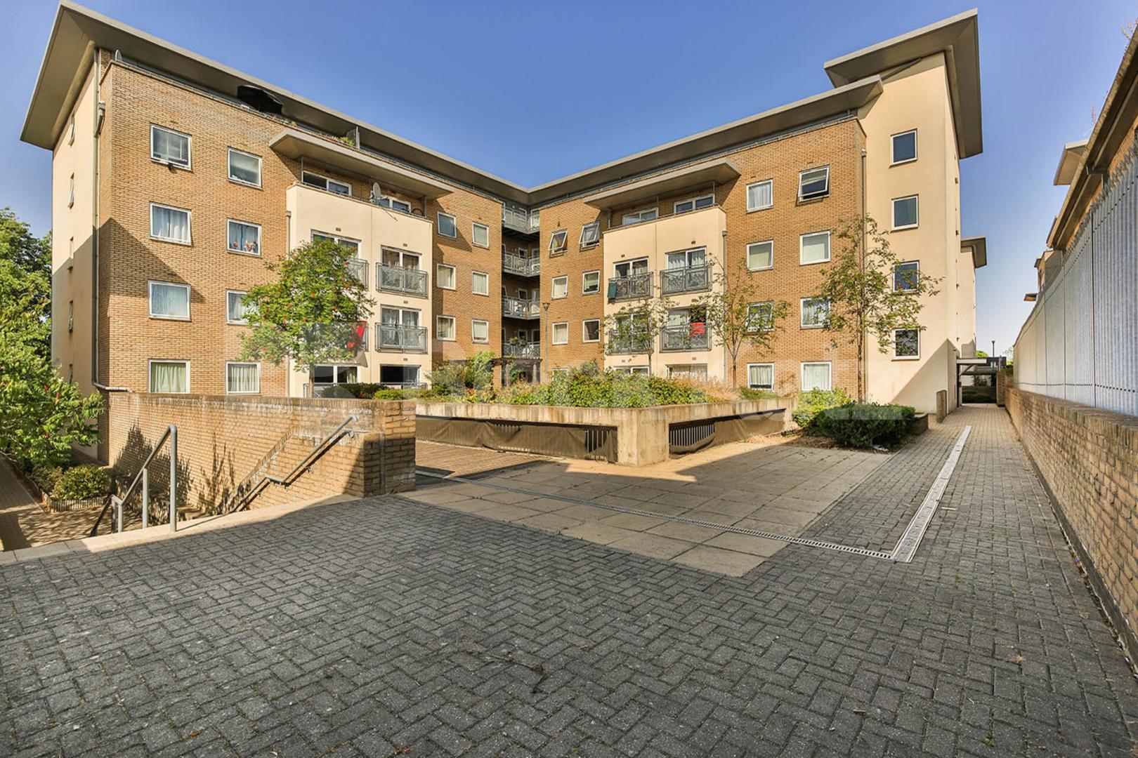 Large 1 bedroom property short walk to Bounds Green Station Cline Road, Bounds Green